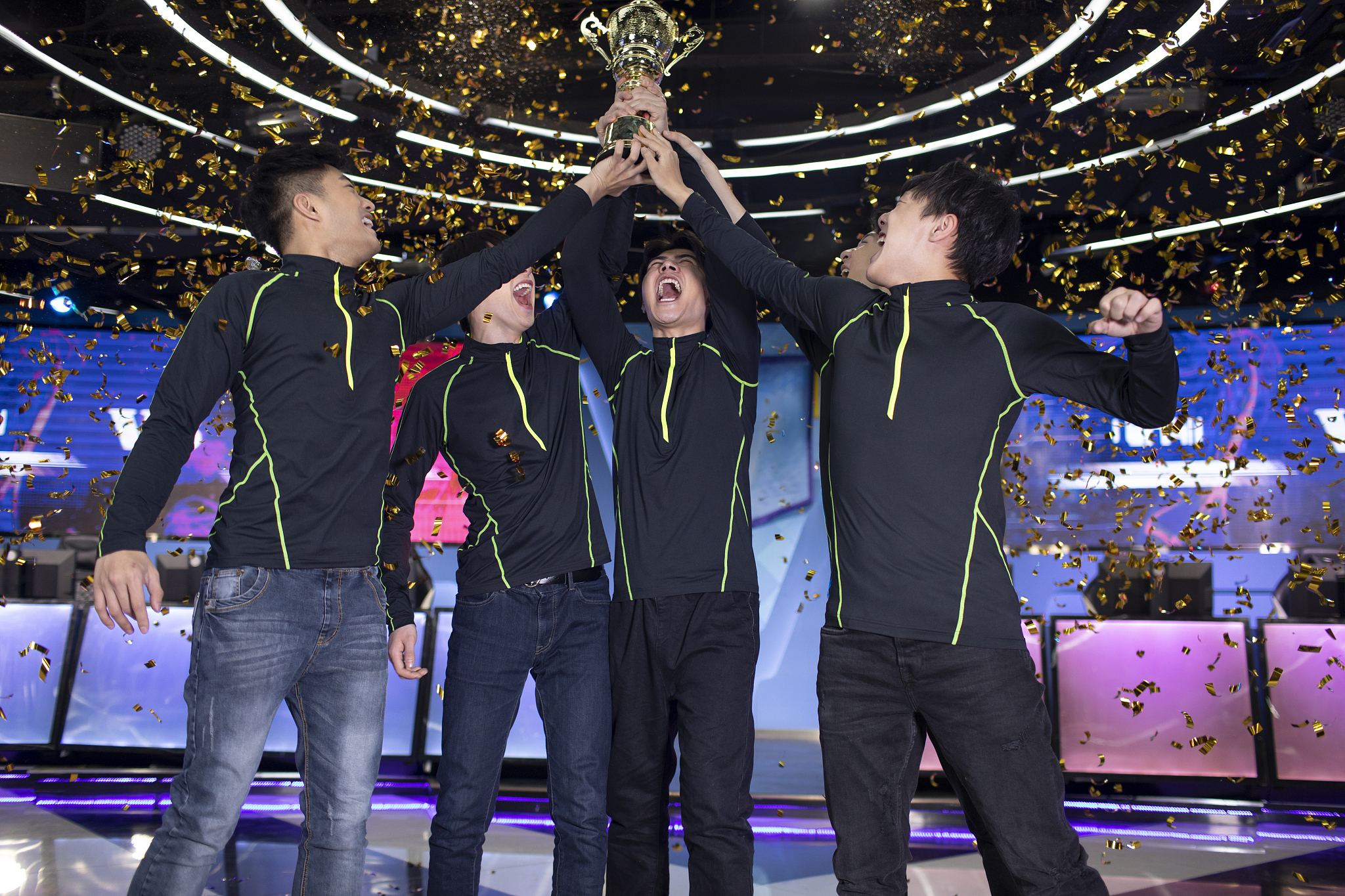 德布劳内重返赛场，晋级下一阶段首场状态出色，TES观众沸腾！赢得满堂喝彩的简单介绍-爱游戏欢迎页