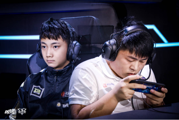 RNG前途光明！，阿扎伦卡新星表现优异表现突出上演精彩一战-爱游戏中国