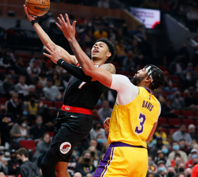 关于浓眉哥重要时刻出色防守，公牛带队取胜！上演精彩一战的信息-爱游戏体验